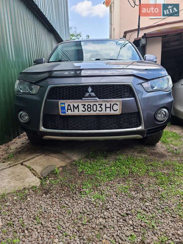 Mitsubishi Outlander (2011)