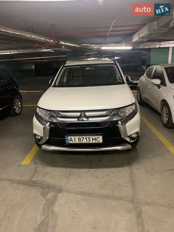 Mitsubishi Outlander (2015)