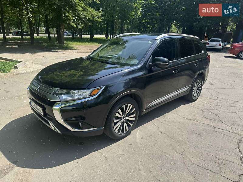 Mitsubishi Outlander (2019)
