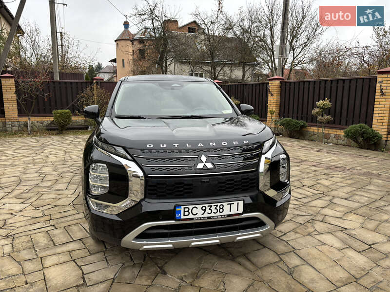 Mitsubishi Outlander (2022)