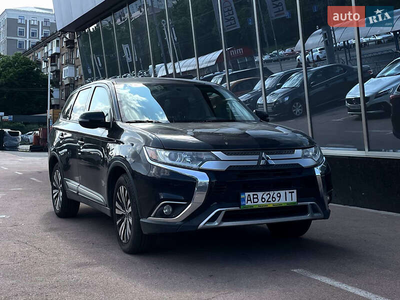 Mitsubishi Outlander (2019)