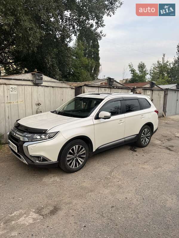 Mitsubishi Outlander (2020)