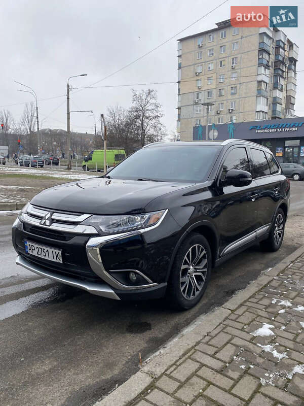 Mitsubishi Outlander (2016)