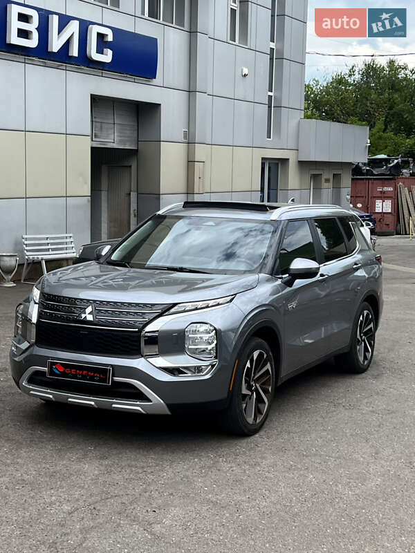 Mitsubishi Outlander (2023)