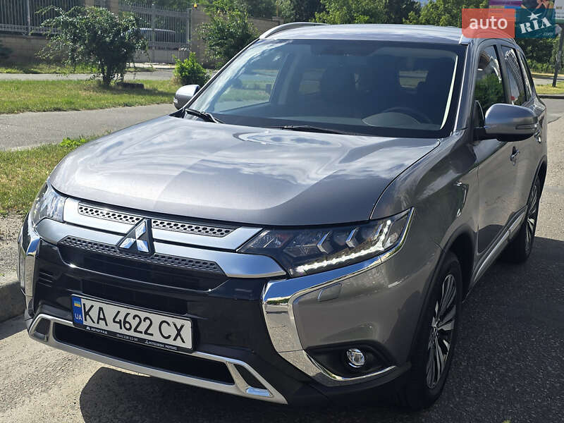 Mitsubishi Outlander (2021)