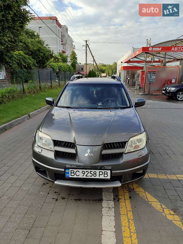 Mitsubishi Outlander (2005)
