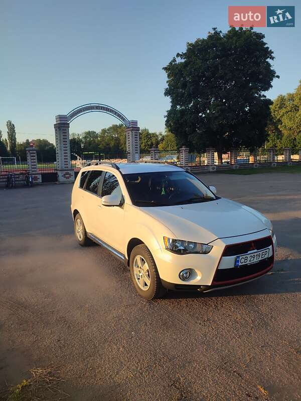 Mitsubishi Outlander (2012)