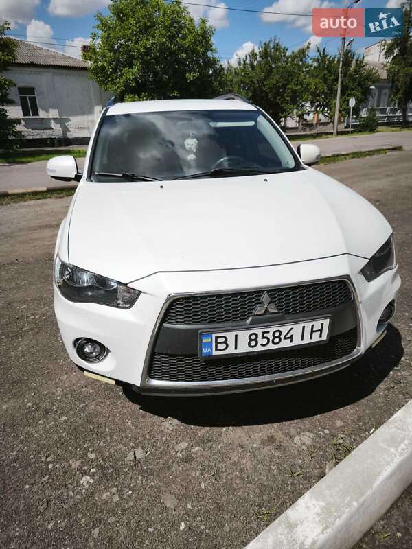 Mitsubishi Outlander (2011)
