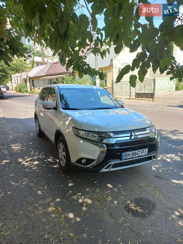 Mitsubishi Outlander (2021)