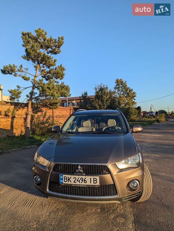 Mitsubishi Outlander (2011)