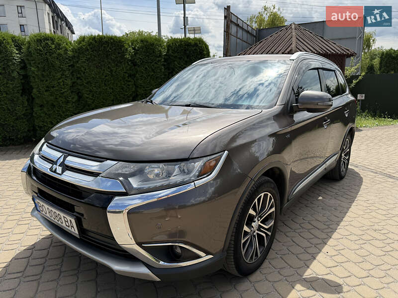 Mitsubishi Outlander (2015)