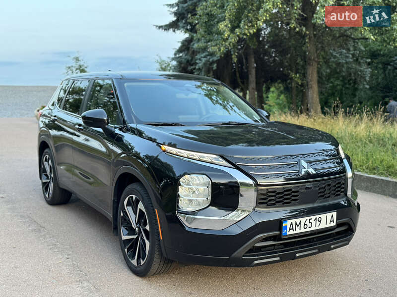 Mitsubishi Outlander (2022)