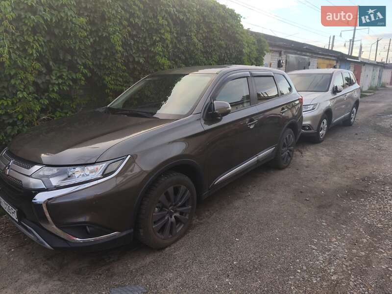 Mitsubishi Outlander (2021)