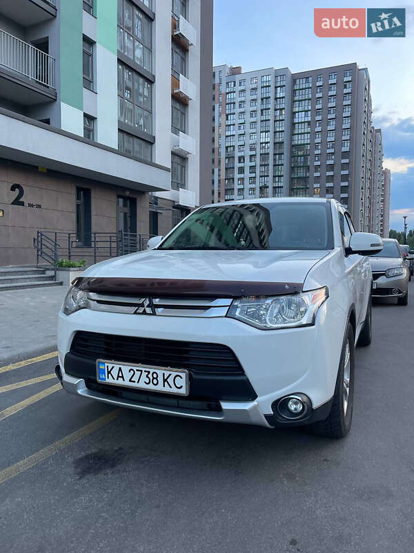 Mitsubishi Outlander (2015)