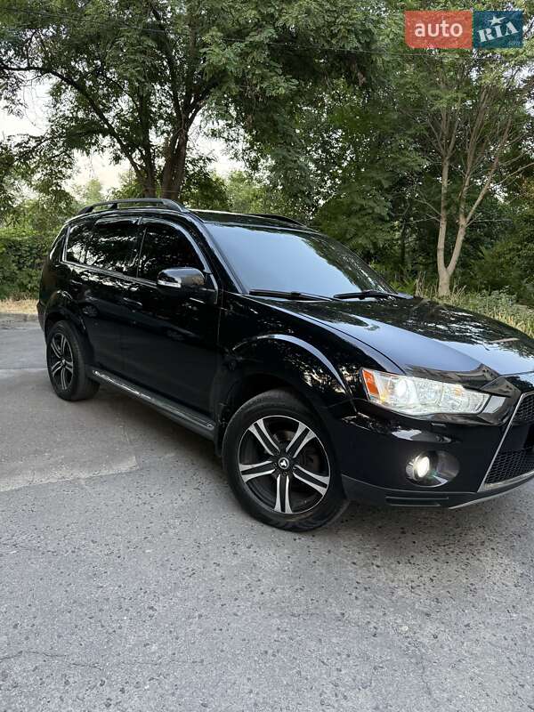 Mitsubishi Outlander (2011)