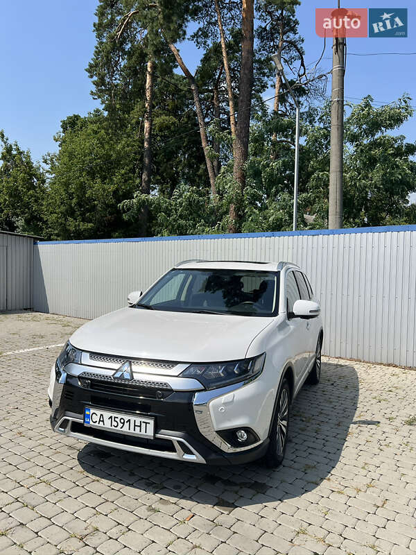 Mitsubishi Outlander (2019)