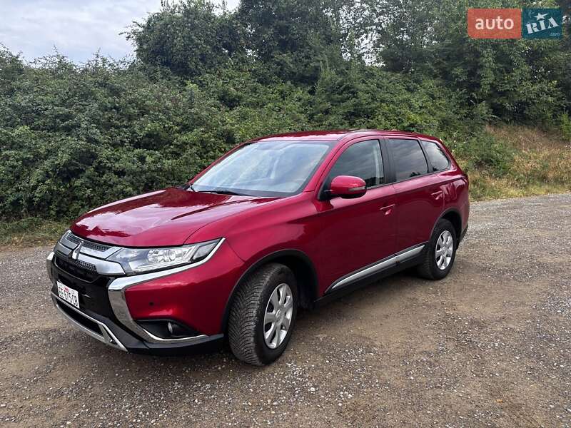Mitsubishi Outlander (2022)