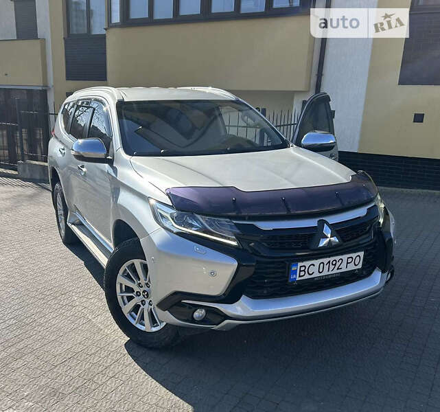 Mitsubishi Pajero sport (2017)