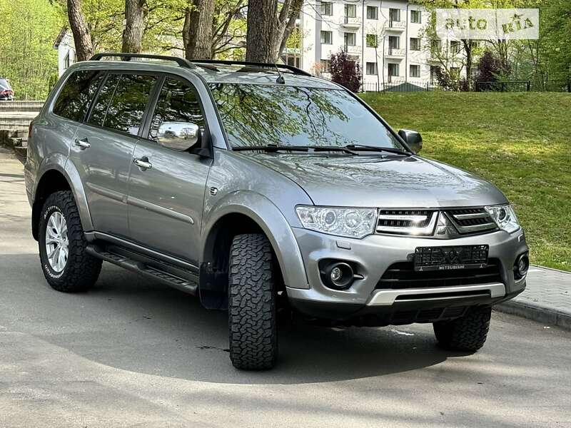 Mitsubishi Pajero sport (2013)