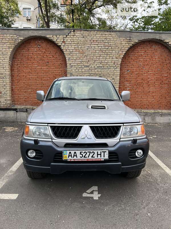 Mitsubishi Pajero sport (2008)