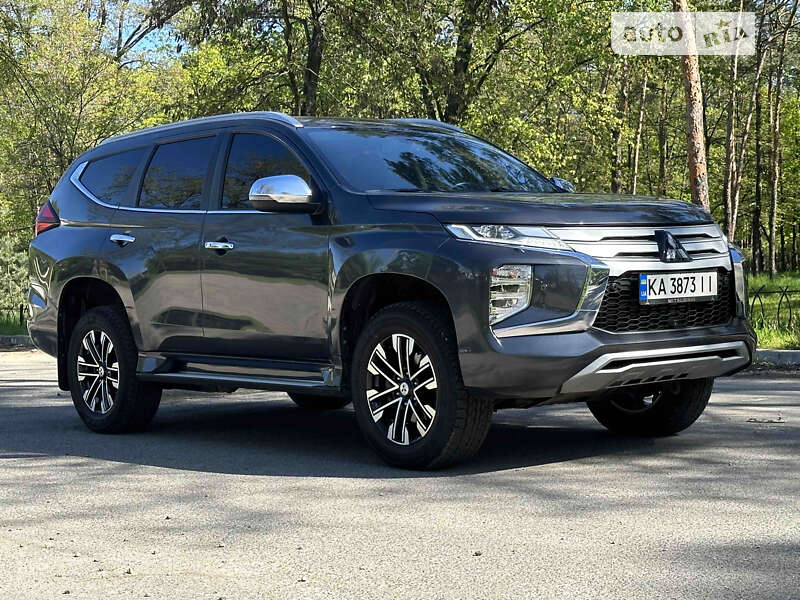 Mitsubishi Pajero sport (2021)