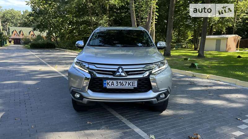 Mitsubishi Pajero sport (2017)