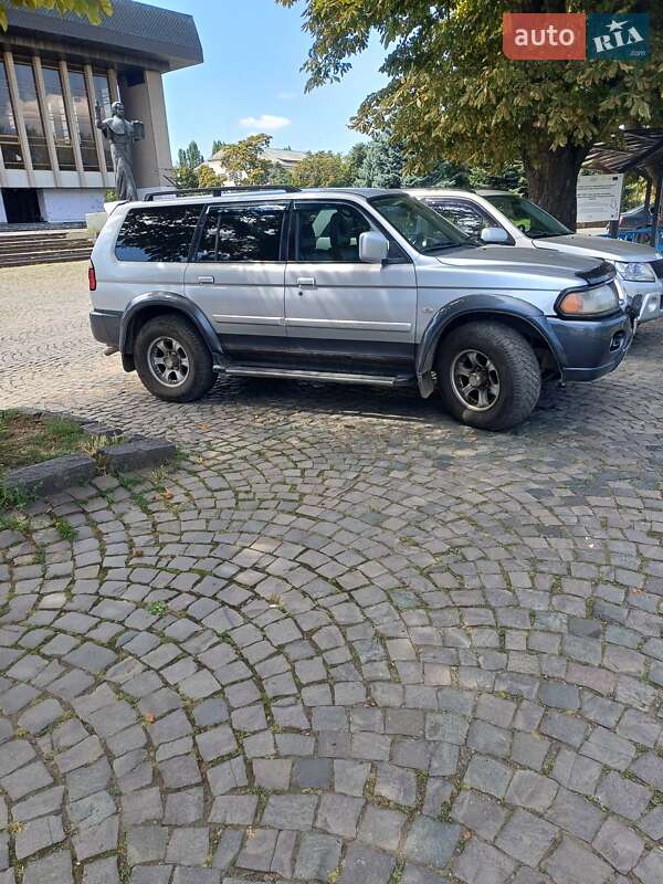 Mitsubishi Pajero sport (2005)