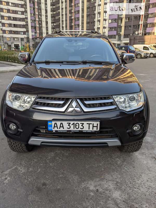 Mitsubishi Pajero sport (2014)