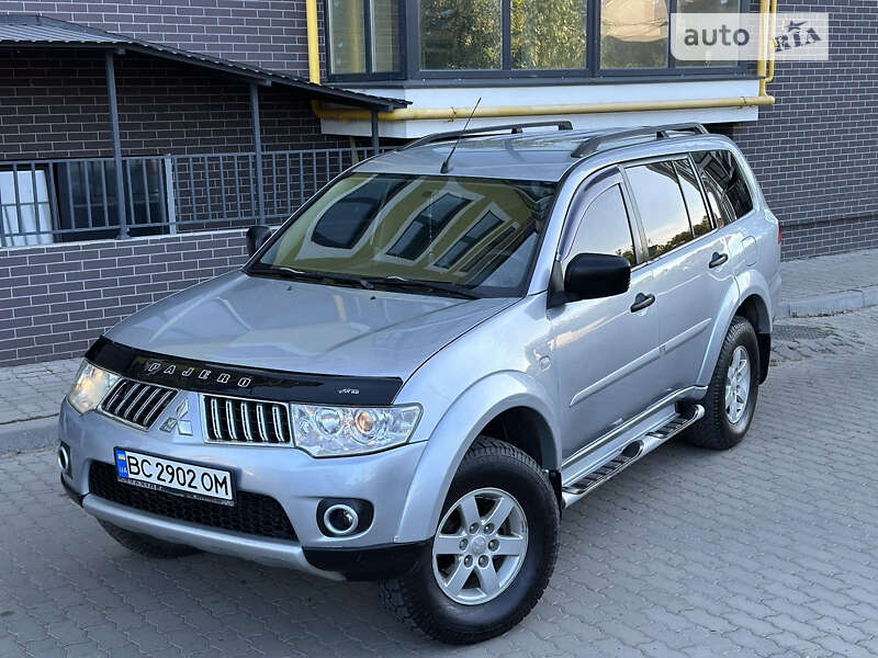 Mitsubishi Pajero sport (2011)