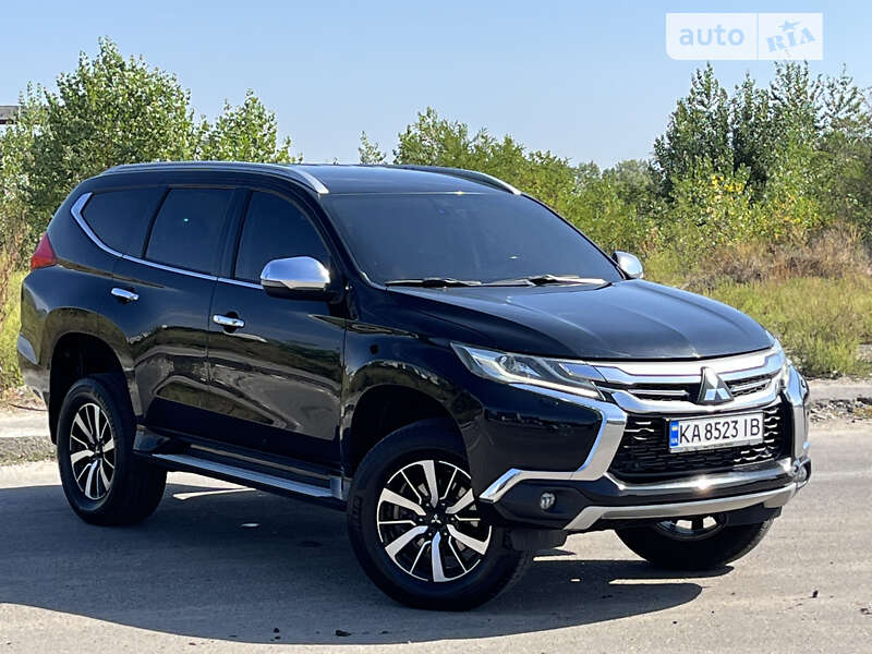 Mitsubishi Pajero sport (2017)