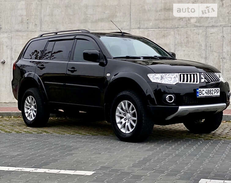 Mitsubishi Pajero sport (2012)