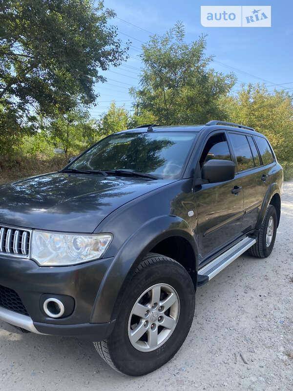 Mitsubishi Pajero sport (2012)