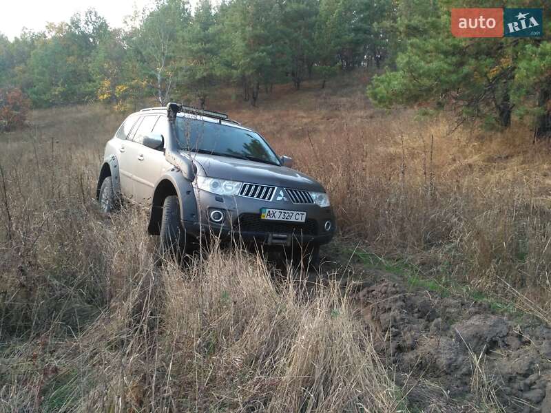 Mitsubishi Pajero sport (2012)