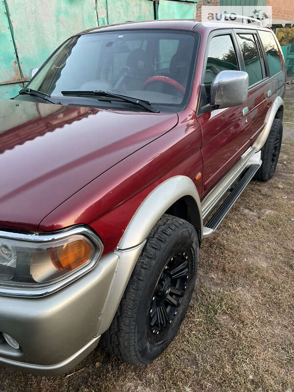 Mitsubishi Pajero sport (2000)