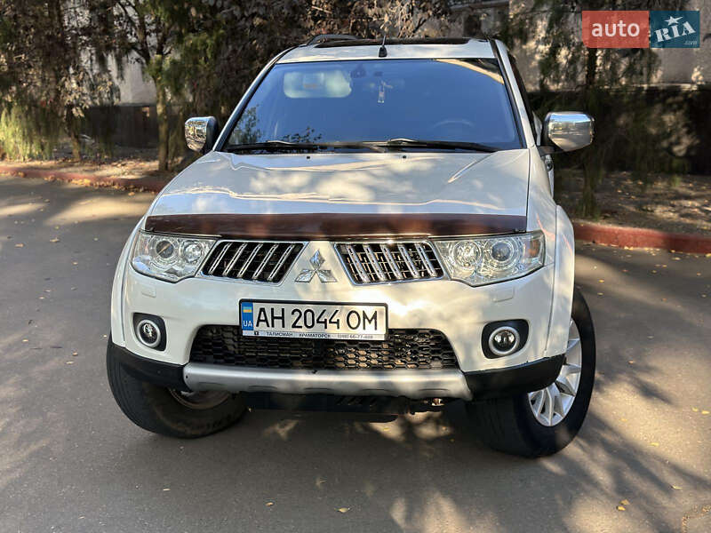 Mitsubishi Pajero sport (2011)