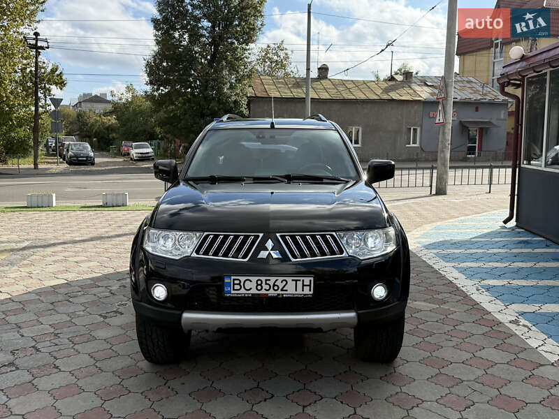 Mitsubishi Pajero sport (2012)