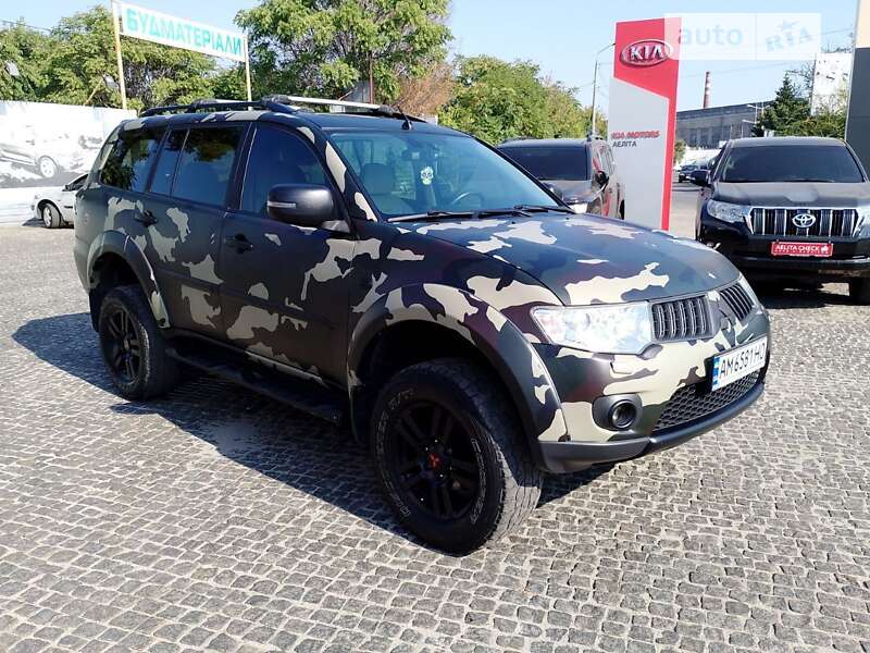 Mitsubishi Pajero sport (2013)