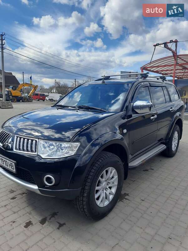 Mitsubishi Pajero sport (2010)