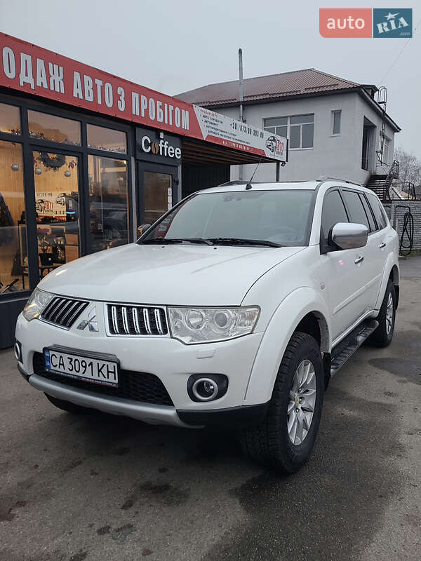 Mitsubishi Pajero sport (2011)