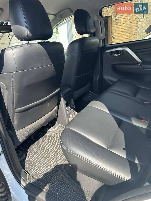 Mitsubishi Pajero sport (2019)
