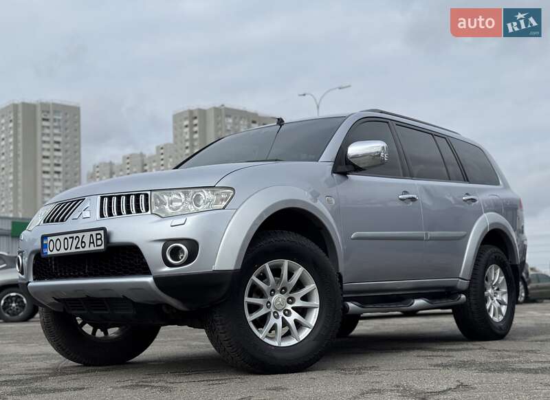 Mitsubishi Pajero sport (2012)