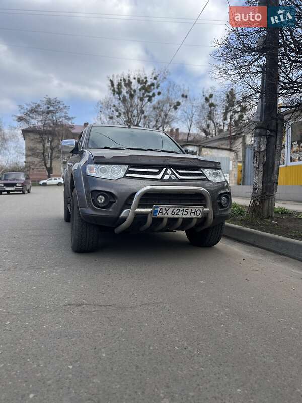 Mitsubishi Pajero sport (2014)