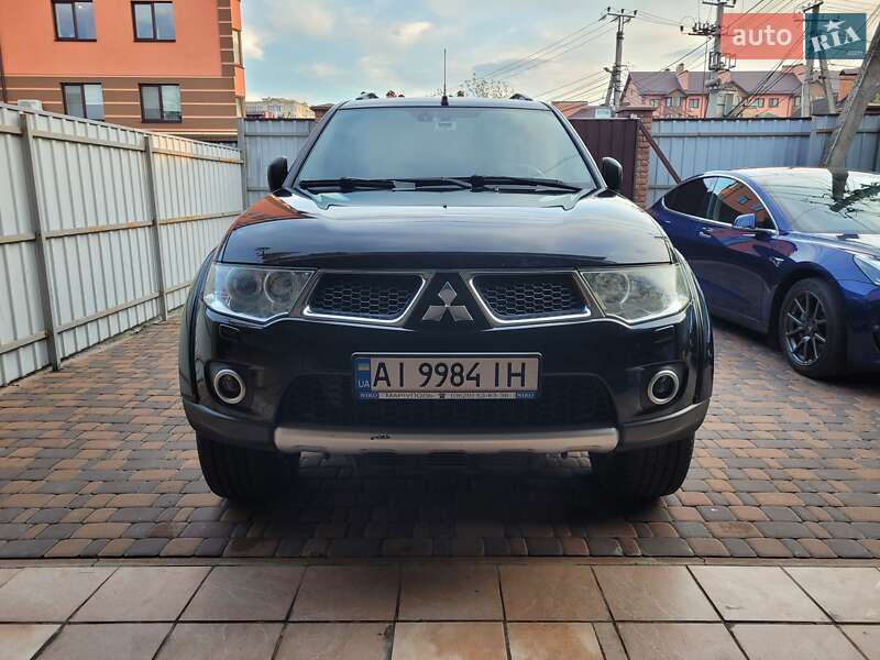 Mitsubishi Pajero sport (2010)