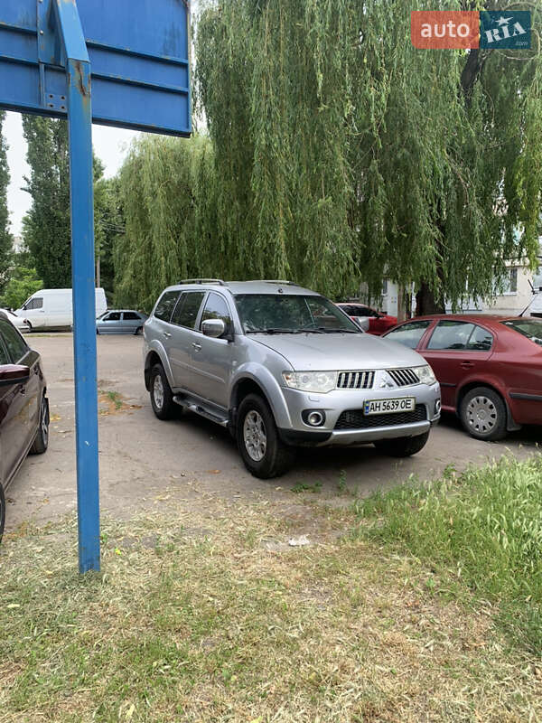 Mitsubishi Pajero sport (2011)