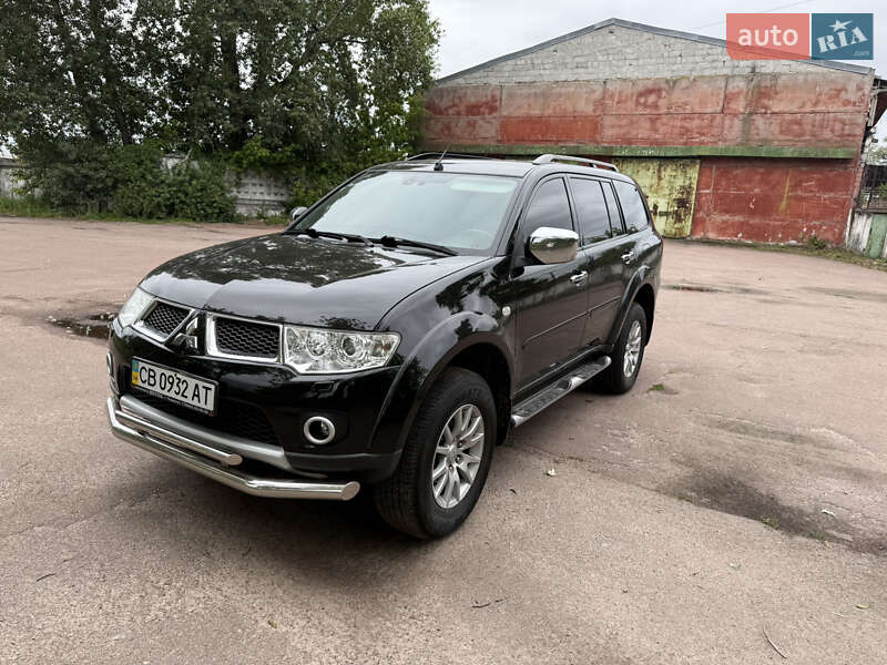 Mitsubishi Pajero sport (2010)