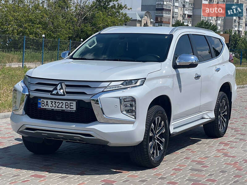 Mitsubishi Pajero sport (2021)