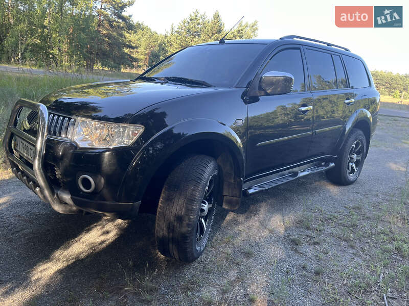 Mitsubishi Pajero sport (2010)
