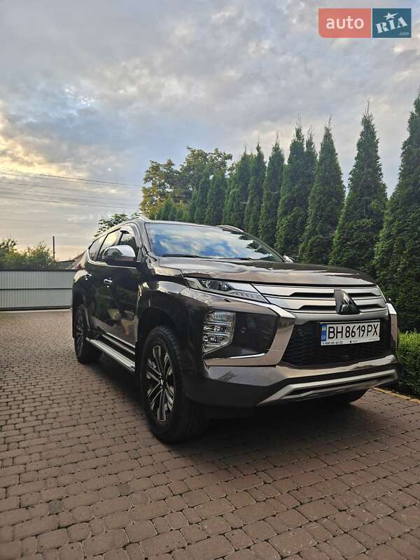 Mitsubishi Pajero sport (2020)
