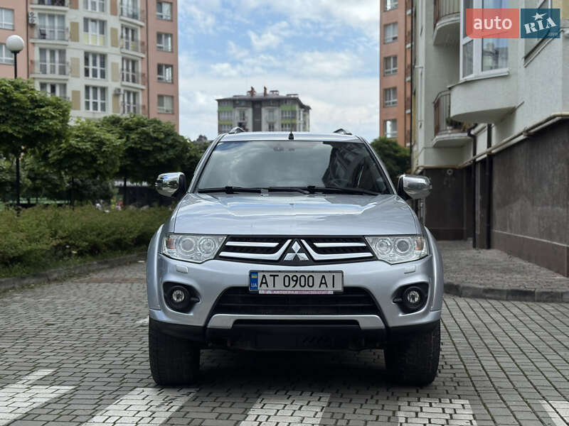 Mitsubishi Pajero sport (2013)