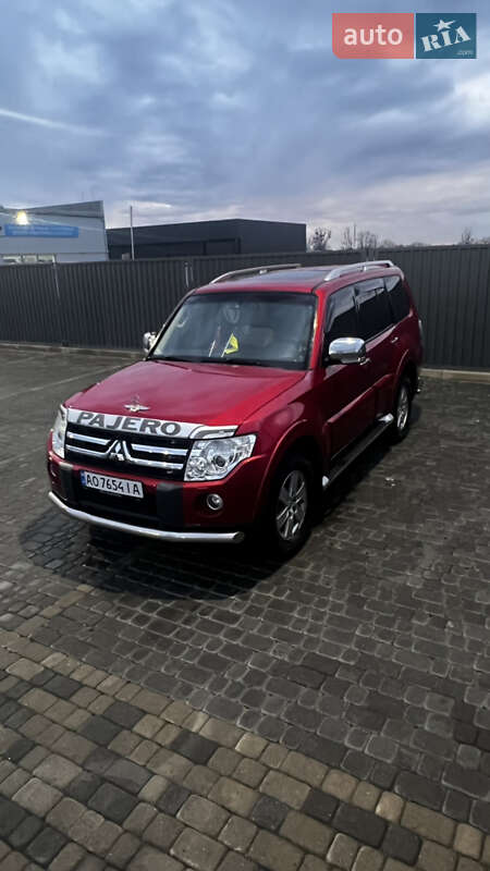 Mitsubishi Pajero wagon (2008)